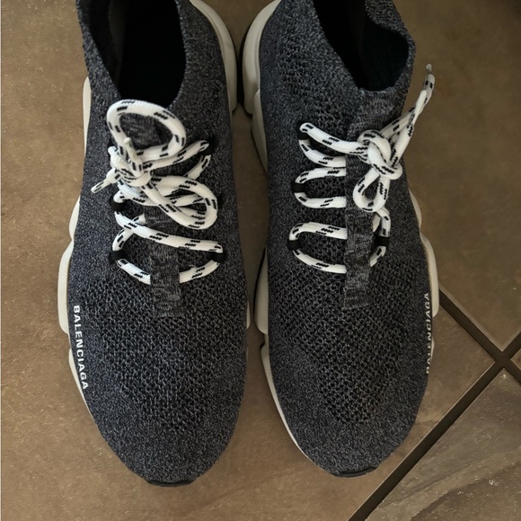 Balencigia Sneakers - Picture 1 of 2